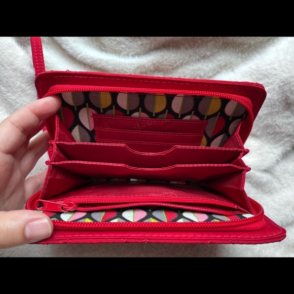 ❣️Vera Bradley Red Wristlet Wallet❣️ - Picture 9 of 13